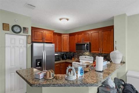 Touwnhouse à vendre à Deerfield Beach, Floride: 2 chambres, 139.73 m2 № 2070992 - photo 10