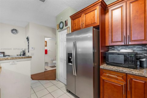 Touwnhouse à vendre à Deerfield Beach, Floride: 2 chambres, 139.73 m2 № 2070992 - photo 12