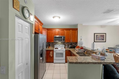 Touwnhouse à vendre à Deerfield Beach, Floride: 2 chambres, 139.73 m2 № 2070992 - photo 9