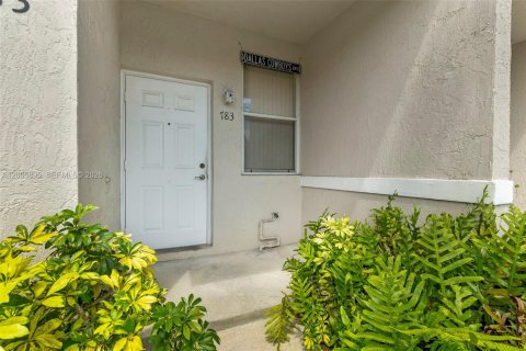 Touwnhouse à vendre à Deerfield Beach, Floride: 2 chambres, 139.73 m2 № 2070992 - photo 2