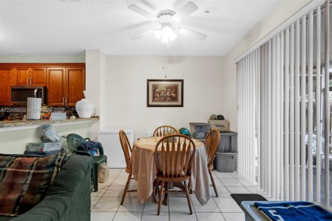 Touwnhouse à vendre à Deerfield Beach, Floride: 2 chambres, 139.73 m2 № 2070992 - photo 7