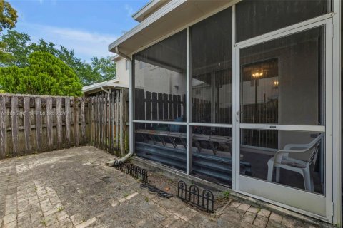Touwnhouse à vendre à Deerfield Beach, Floride: 2 chambres, 139.73 m2 № 2070992 - photo 24