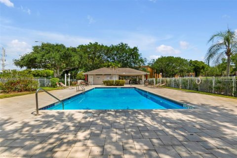 Touwnhouse à vendre à Deerfield Beach, Floride: 2 chambres, 139.73 m2 № 2070992 - photo 27