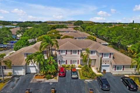 Touwnhouse à vendre à Deerfield Beach, Floride: 2 chambres, 139.73 m2 № 2070992 - photo 30