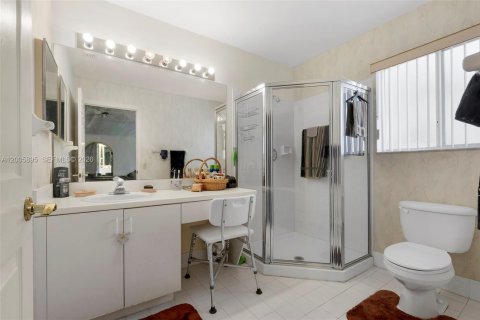 Touwnhouse à vendre à Deerfield Beach, Floride: 2 chambres, 139.73 m2 № 2070992 - photo 19