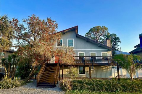 House in Saint Petersburg, Florida 3 bedrooms, 209.59 sq.m. № 2364096