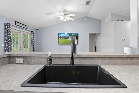 House in Inverness, Florida 3 bedrooms, 133.31 sq.m. № 1902377 - photo 18