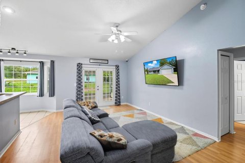 House in Inverness, Florida 3 bedrooms, 133.31 sq.m. № 1902377 - photo 2