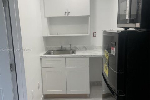 Villa ou maison à louer à Miami, Floride: 1 chambre, 46.45 m2 № 2353958 - photo 2