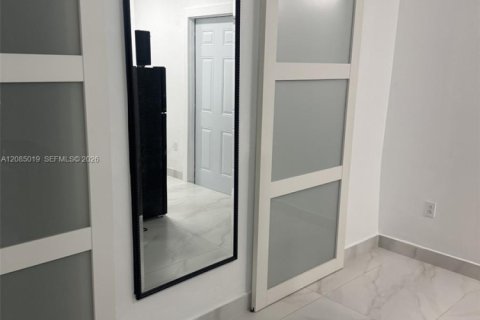 Villa ou maison à louer à Miami, Floride: 1 chambre, 46.45 m2 № 2353958 - photo 4