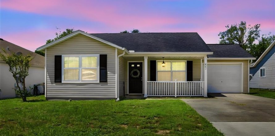 Villa ou maison à Tavares, Floride 4 chambres, 155.89 m2 № 2342507