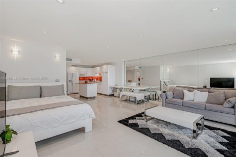 Condo in Miami Beach, Florida  № 1951118 - photo 8