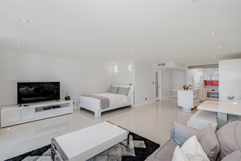 Condo in Miami Beach, Florida  № 1951118 - photo 6