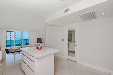 Condo in Miami Beach, Florida  № 1951118 - photo 15