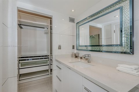Condo in Miami Beach, Florida  № 1951118 - photo 18
