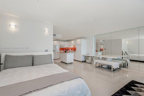 Condo in Miami Beach, Florida  № 1951118 - photo 10