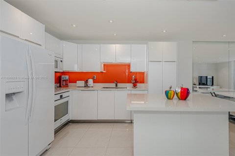 Condo in Miami Beach, Florida  № 1951118 - photo 14