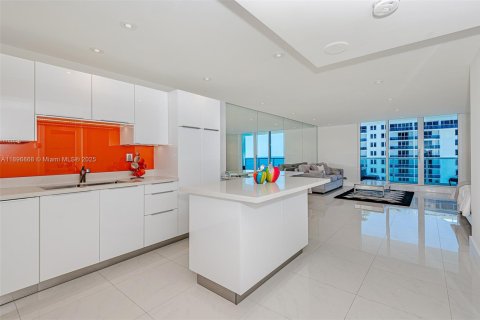 Condo in Miami Beach, Florida  № 1951118 - photo 16