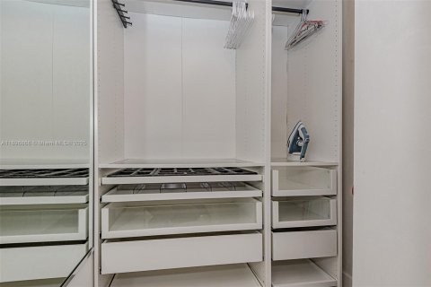 Condo in Miami Beach, Florida  № 1951118 - photo 19