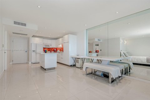 Condo in Miami Beach, Florida  № 1951118 - photo 11