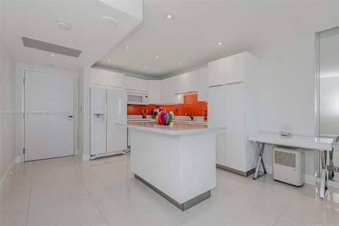 Condo in Miami Beach, Florida  № 1951118 - photo 13