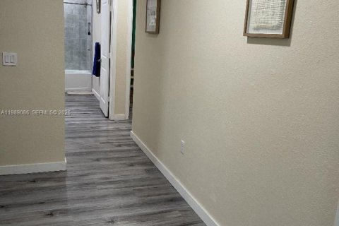 Купить виллу или дом в Майами-Гарденс, Флорида 3 комнаты, 275.73м2, № 2052713 - фото 16