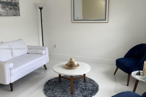 Купить виллу или дом в Майами-Гарденс, Флорида 3 комнаты, 275.73м2, № 2052713 - фото 24