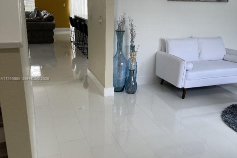 Купить виллу или дом в Майами-Гарденс, Флорида 3 комнаты, 275.73м2, № 2052713 - фото 23