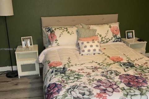 Купить виллу или дом в Майами-Гарденс, Флорида 3 комнаты, 275.73м2, № 2052713 - фото 15