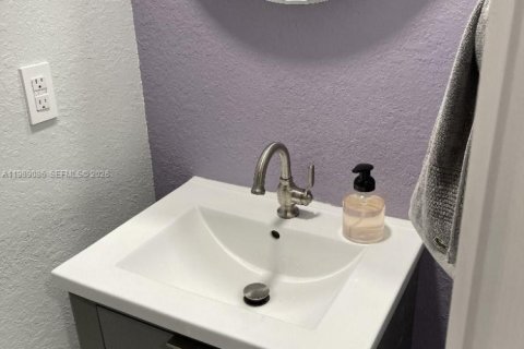 Купить виллу или дом в Майами-Гарденс, Флорида 3 комнаты, 275.73м2, № 2052713 - фото 27