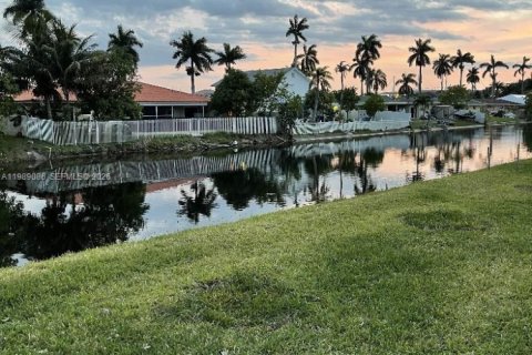 Купить виллу или дом в Майами-Гарденс, Флорида 3 комнаты, 275.73м2, № 2052713 - фото 8