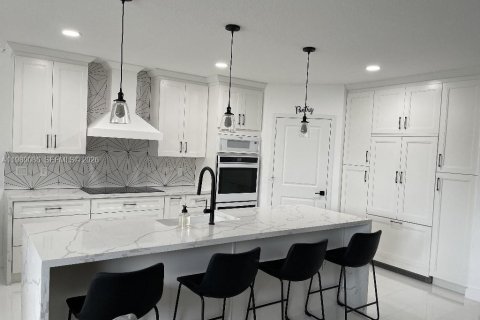 Купить виллу или дом в Майами-Гарденс, Флорида 3 комнаты, 275.73м2, № 2052713 - фото 30