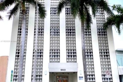 Propiedad comercial en alquiler en Miami Beach, Florida № 976418 - foto 1