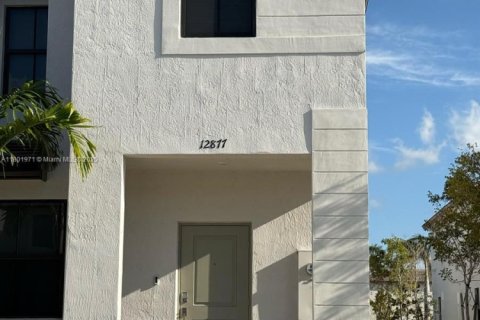 Townhouse in Miami, Florida 3 bedrooms, 129.41 sq.m. № 1728451 - photo 2
