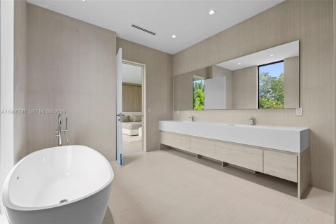 Купить виллу или дом в Майами-Бич, Флорида 5 спален, 348.01м2, № 2050999 - фото 28