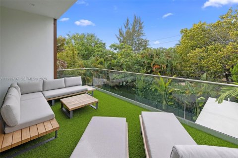 Купить виллу или дом в Майами-Бич, Флорида 5 спален, 348.01м2, № 2050999 - фото 24