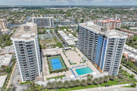 Condo in Pompano Beach, Florida, 2 bedrooms  № 1216030 - photo 1