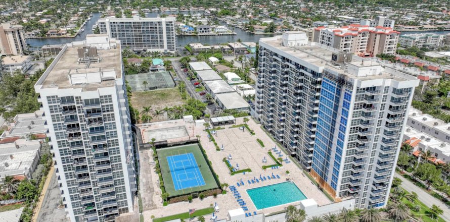 Condo in Pompano Beach, Florida, 2 bedrooms № 1216030