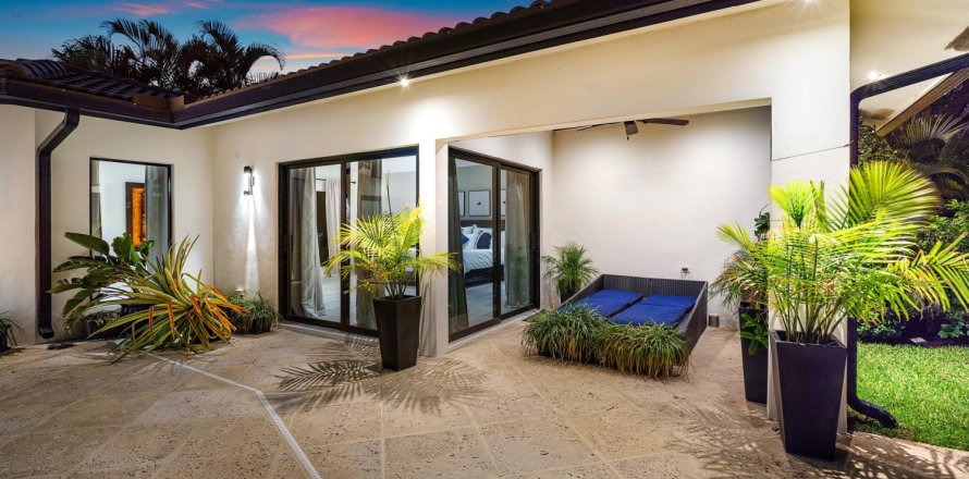 Casa en Delray Beach, Florida 4 dormitorios, 366.78 m2 № 1005003