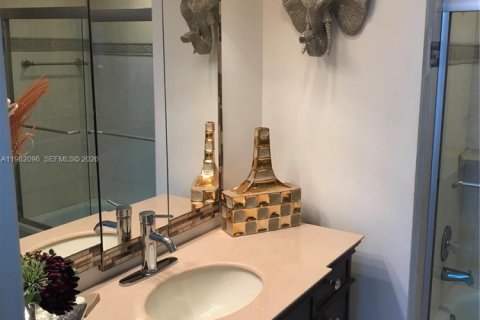 Condominio en alquiler en Fort Lauderdale, Florida, 2 dormitorios № 2080195 - foto 11