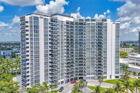 Condominio en alquiler en Fort Lauderdale, Florida, 2 dormitorios № 2080195 - foto 30