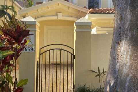 Touwnhouse à vendre à Weston, Floride: 4 chambres, 217.39 m2 № 2089759 - photo 2