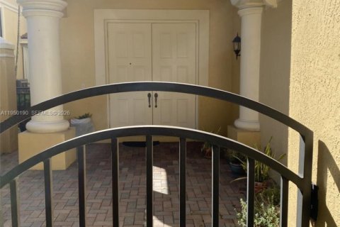 Touwnhouse à vendre à Weston, Floride: 4 chambres, 217.39 m2 № 2089759 - photo 3