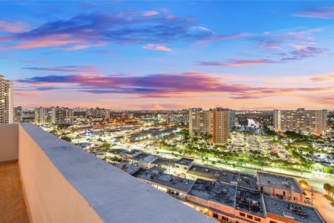 Condo in Fort Lauderdale, Florida, 4 bedrooms  № 990469 - photo 1