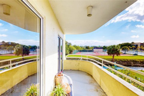 Copropriété à vendre à Miami, Floride: 2 chambres, 97.55 m2 № 2056868 - photo 24