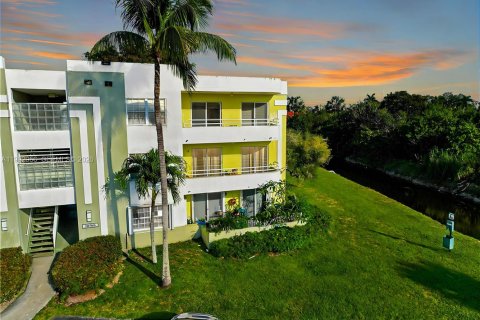 Copropriété à vendre à Miami, Floride: 2 chambres, 97.55 m2 № 2056868 - photo 1