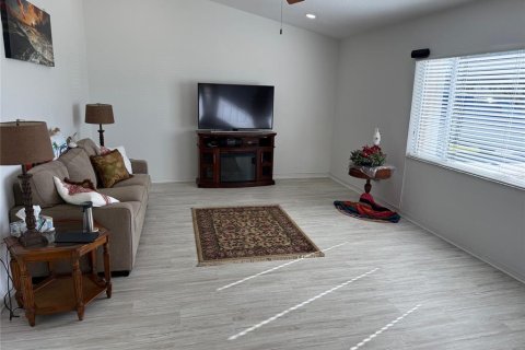 House in Summerfield, Florida 2 bedrooms, 174.01 sq.m. № 2141060 - photo 3