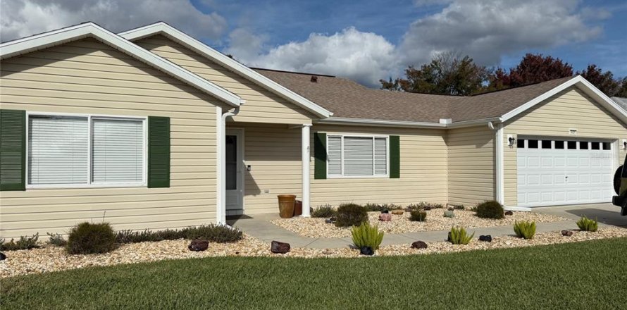 House in Summerfield, Florida 2 bedrooms, 174.01 sq.m. № 2141060