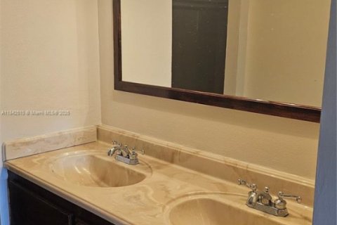 Casa en venta en Davie, Florida, 3 dormitorios, 137.5 m2 № 1939797 - foto 12