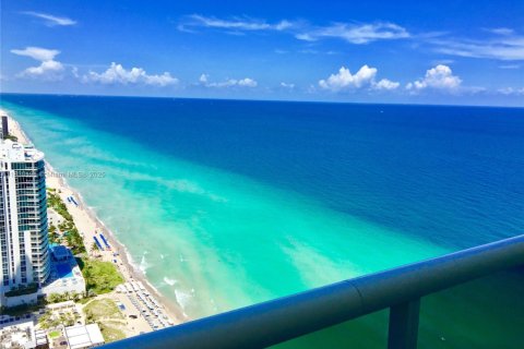 Condo in Hallandale Beach, Florida, 1 bedroom  № 1804603 - photo 2